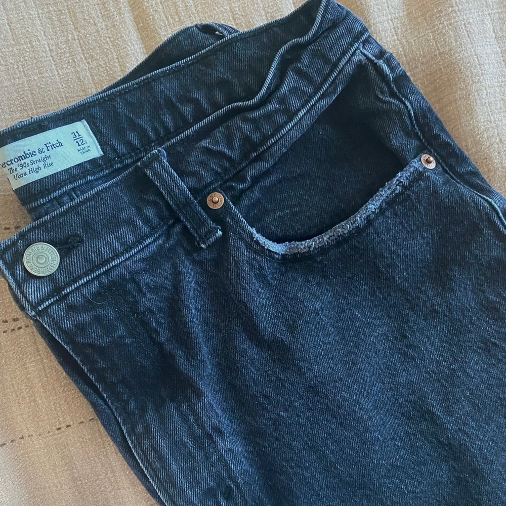 Ultra High Rise 90s Straight Jean